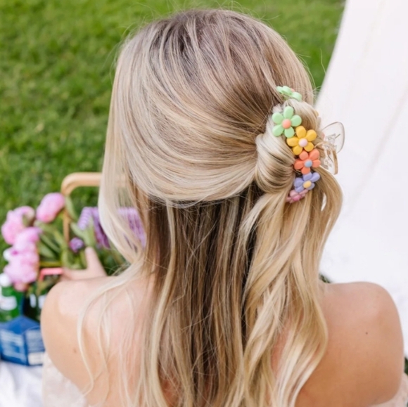 💥BUY 2 GET 1 FREE Pastel blossom claw clip by The Darling Effect, Retail $13.99 - Picture 6 of 11